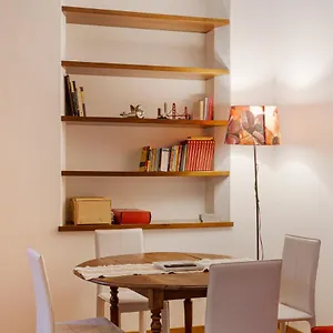 Appartamento Restayled Chic Apartement- Via Ozieri, Milano